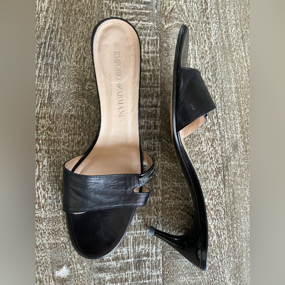 Emporio Armani heels in black leather with silver accent. Y2K